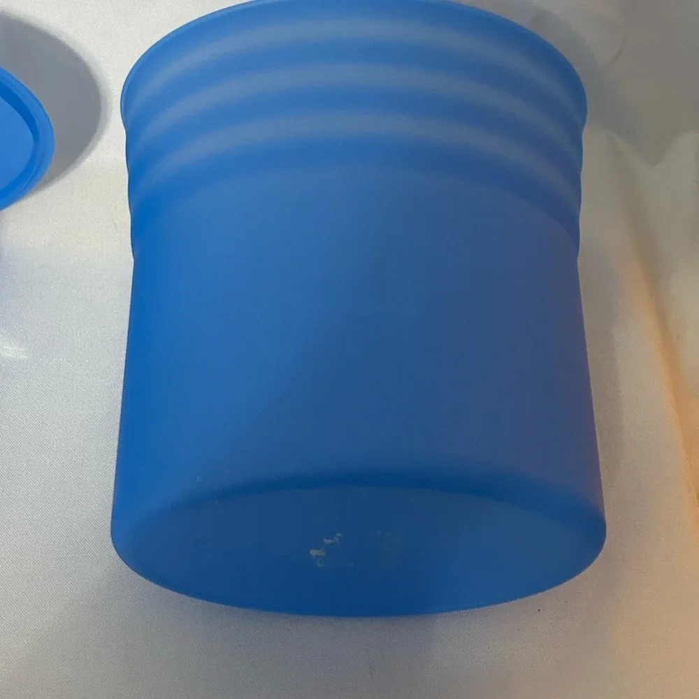 Tupperware Wine Bottle Cooler / Beverage Holder in Blue Impressions Vintage